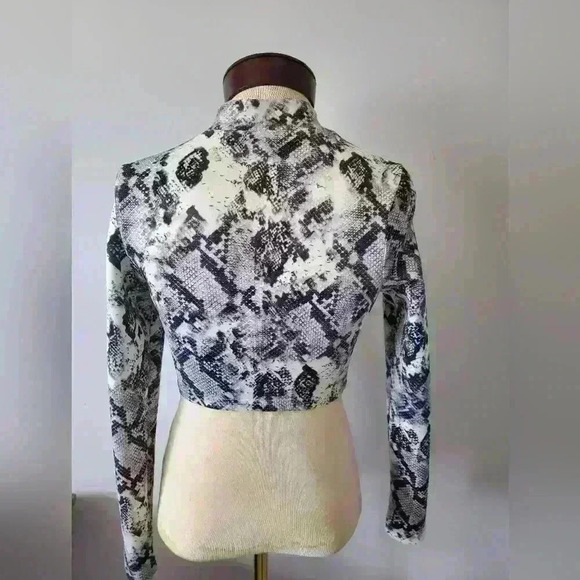 Revamped snakeskin zip  up crop size small - Picture 4 of 6